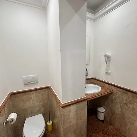 J&m Spqr בית הארחה